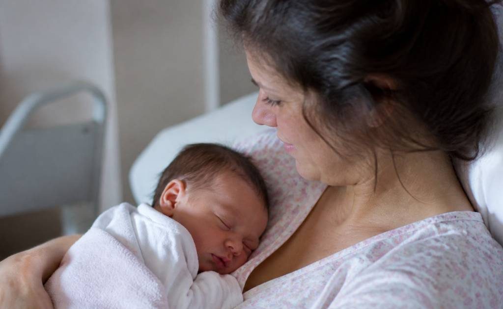 Maternité des Lilas : histoire, engagements et services après la naissance