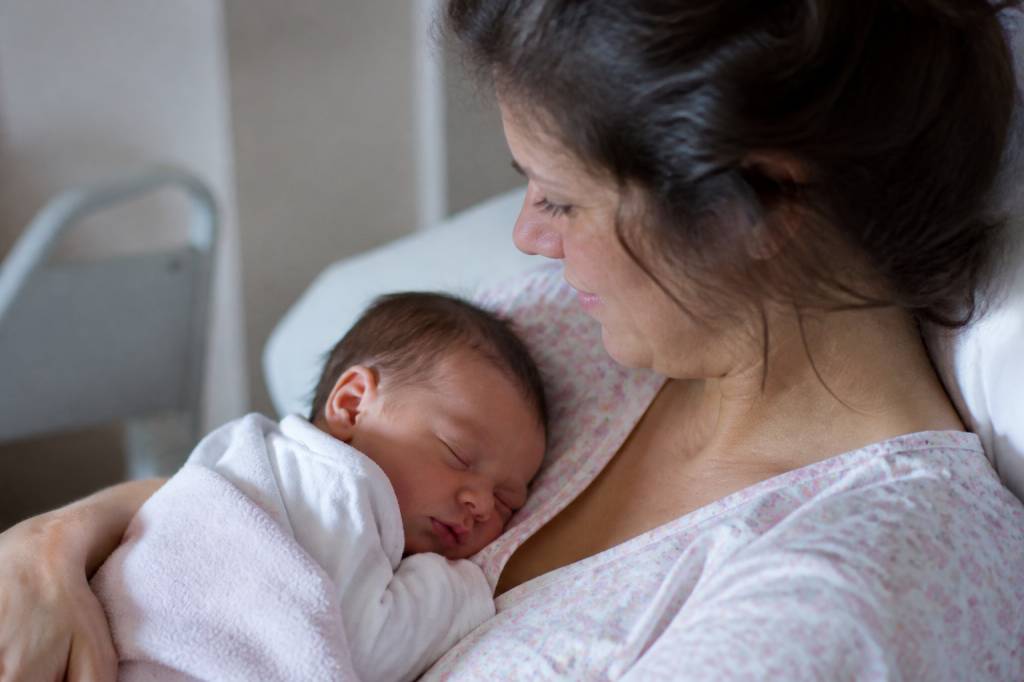 Maternité des Lilas : histoire, engagements et services après la naissance