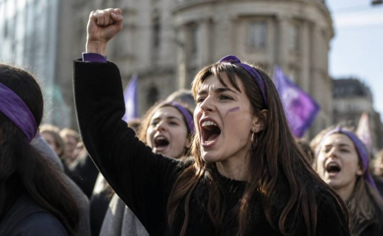 Ah nana : l’histoire et l’influence d’un phénomène culturel féministe